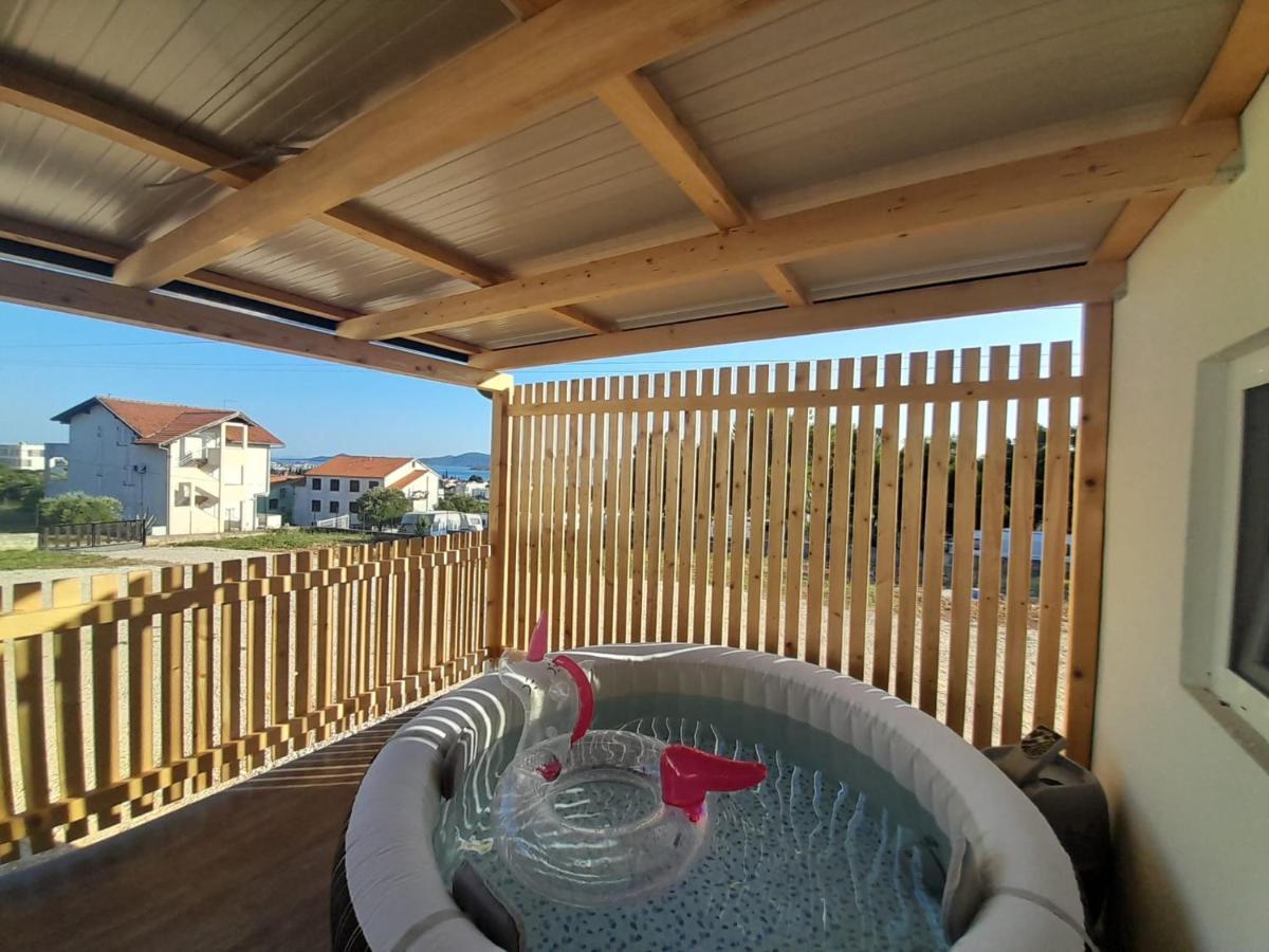 Tiny House Lily With Jacuzzi Apartmán Sveti Filip i Jakov