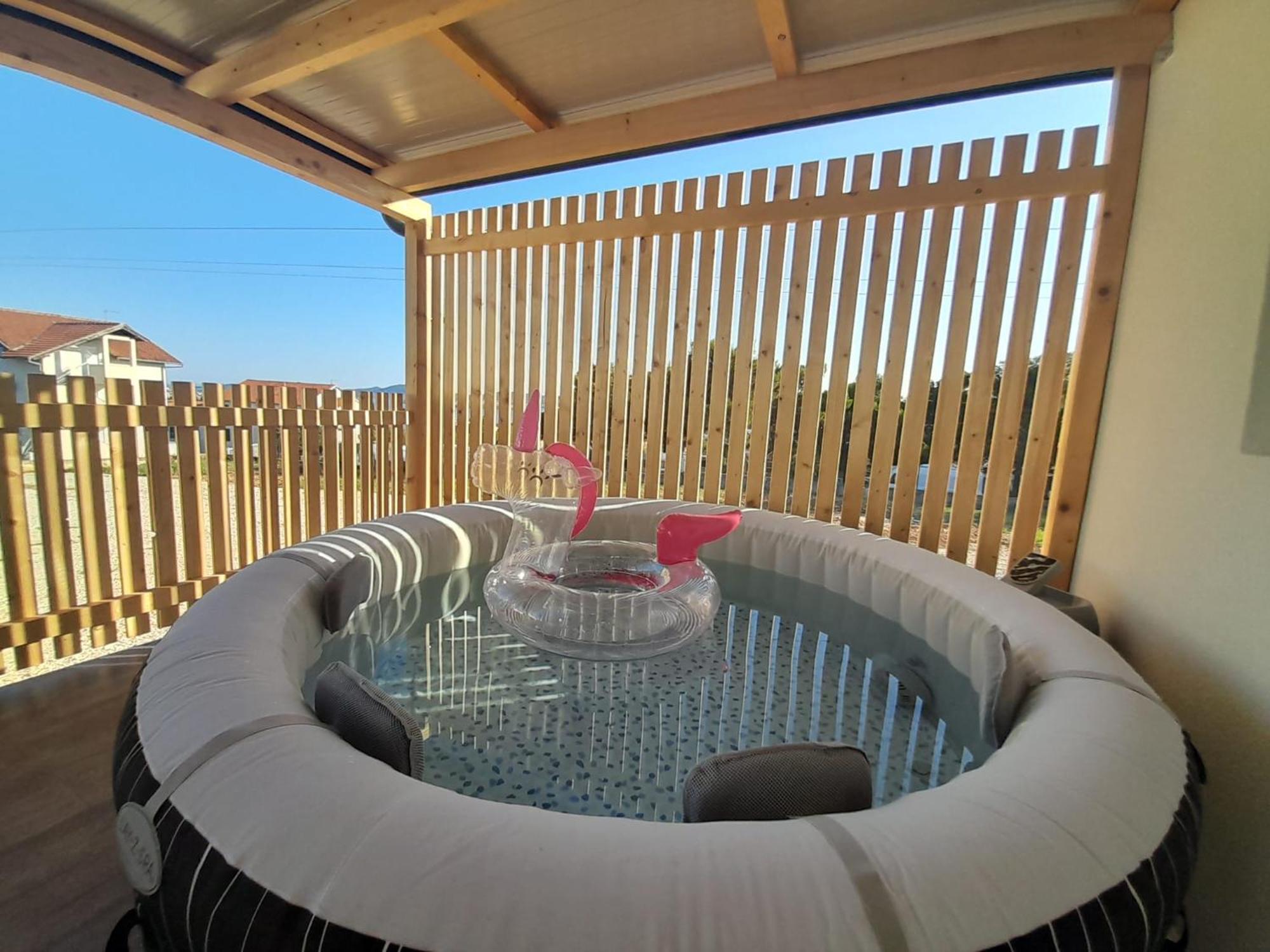 Apartment Tiny House Lily With Jacuzzi